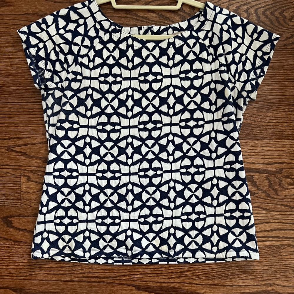 Banana Republic geometric textured print top